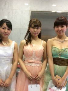 終わってホッとした様子のりほさんと、共演のお友達。フレッシュな感じですね。