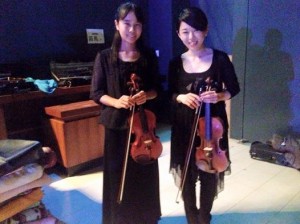 実美ちゃん、友花ちゃんと並んで弾いてくださいました。