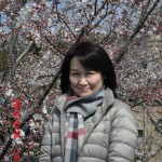 桜をバックに。
