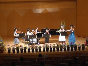 フィオッコのアレグロを小学生グループが弾きました。