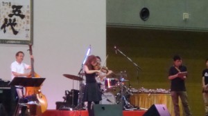 ジャズバイオリニストの寺井尚子さんも演奏されました。素晴らしかったです。