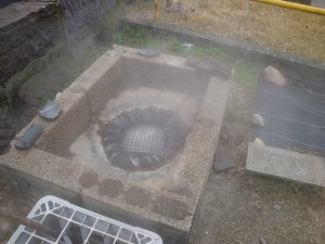 スメと言われるもので温泉の蒸気で蒸し料理をするそうです。