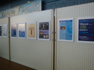今やプロのデザイナーとして活躍の児玉龍郎さん製作の33回のコンサートチラシが展示されました。