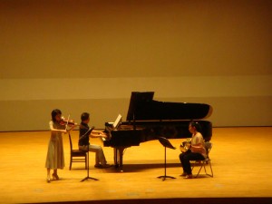 ホルントリオの演奏の場所どりを決めるのにいろいろやってみました。