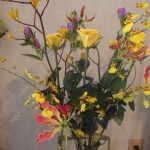 頂いたお花がいっぱいでしたので、いくつかにわけて活けてみました。