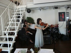 クライスラー編曲の「スワニー河」を千葉の小山さん伴奏で演奏しました。