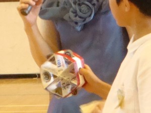きれいなタンバリンを作ってきたお友達もいました。