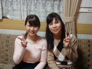 仲の良い姉妹のような親子です。