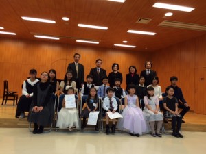 審査員の先生方も一緒に記念撮影。