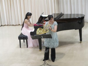 ディズニーより「星に願いを」を演奏。