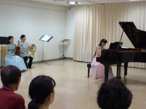 田中利絵さんは「エリーゼのために」を演奏。