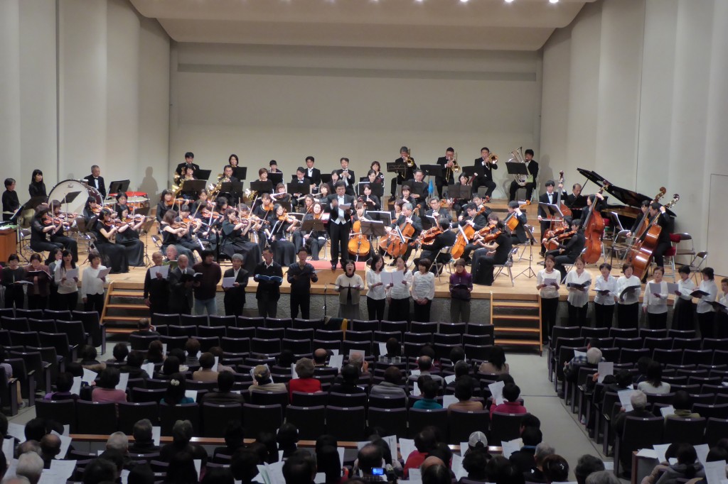 アンコールとして「花は咲く」を演奏。
