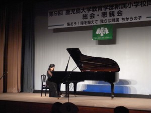 野崎せんせいは　ショパン：ノクターンを演奏