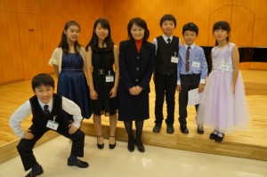 秋山君は幼稚園同窓の峠君とこのコンクールで再会。偶然にも男の子３人、友達でした。