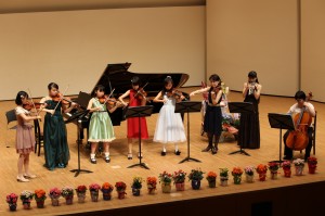 少しお姉さんグループはドイツ民謡きつつきとシューベルトのコラールを演奏しました。